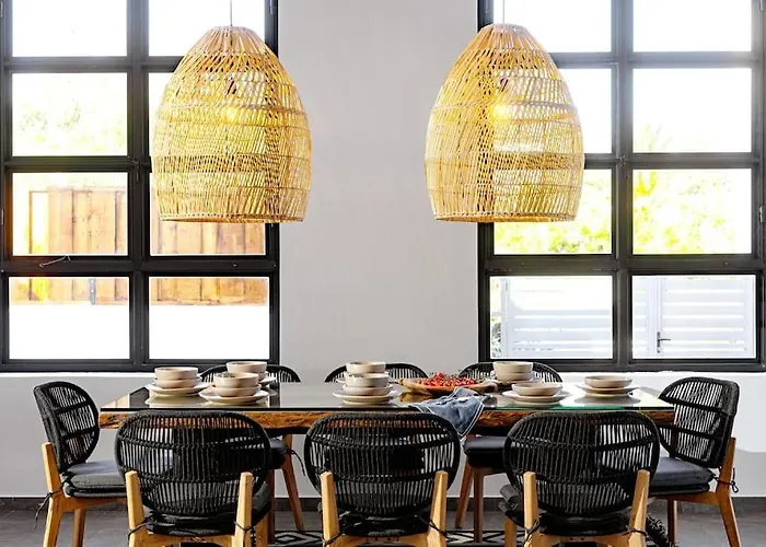 Beachfront Crystalia ヴィラ ラクハニア