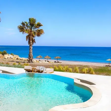 Beachfront Crystalia Willa *