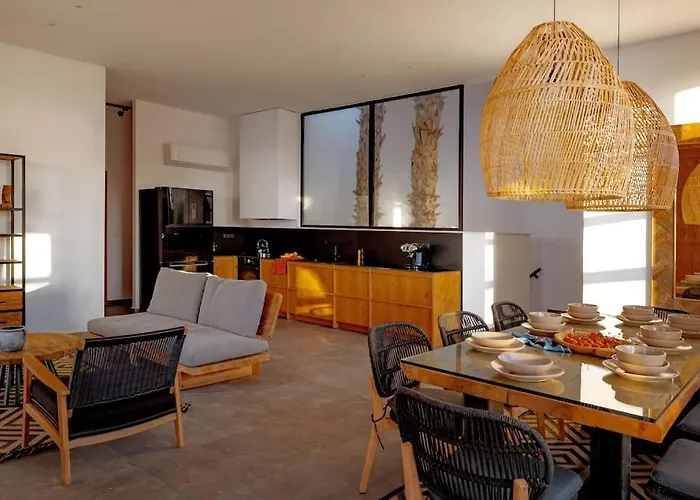 Beachfront Crystalia * Lakhania